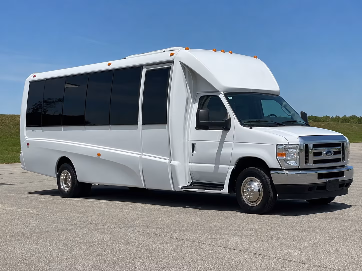 20 Passenger Party Bus Exterior
